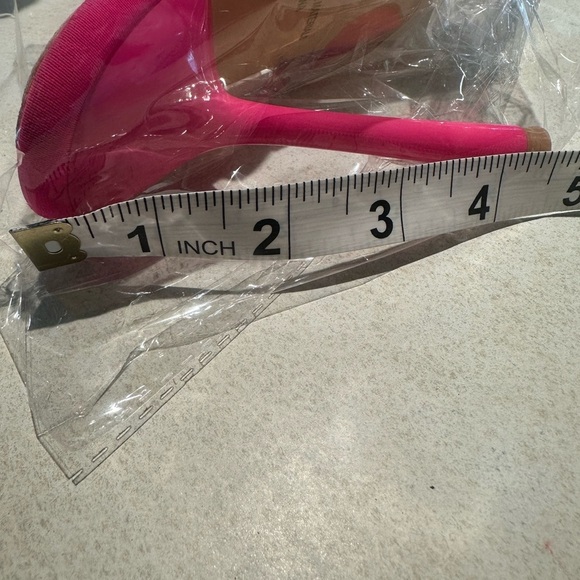 WILD DIVA Hot Barbie Neon Vibrant Pink Strappy Rhinestone Sandals Size 6 NWT - Picture 5 of 6